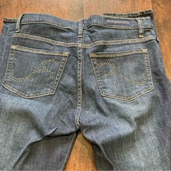 8 ROCK & REPUBLIC Berlin stretchy jeans. High rise dark wash tapered studded EUC - Picture 13 of 16